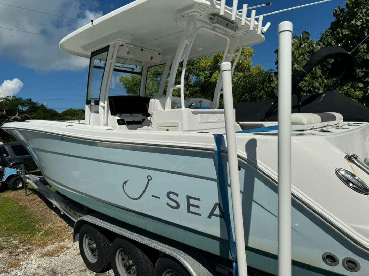 2017 Robalo R302 — photo 3