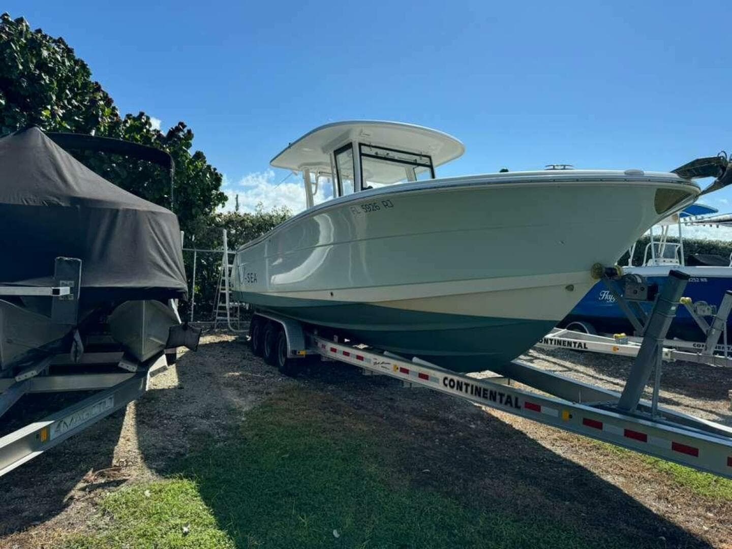 2017 Robalo R302 — photo 2