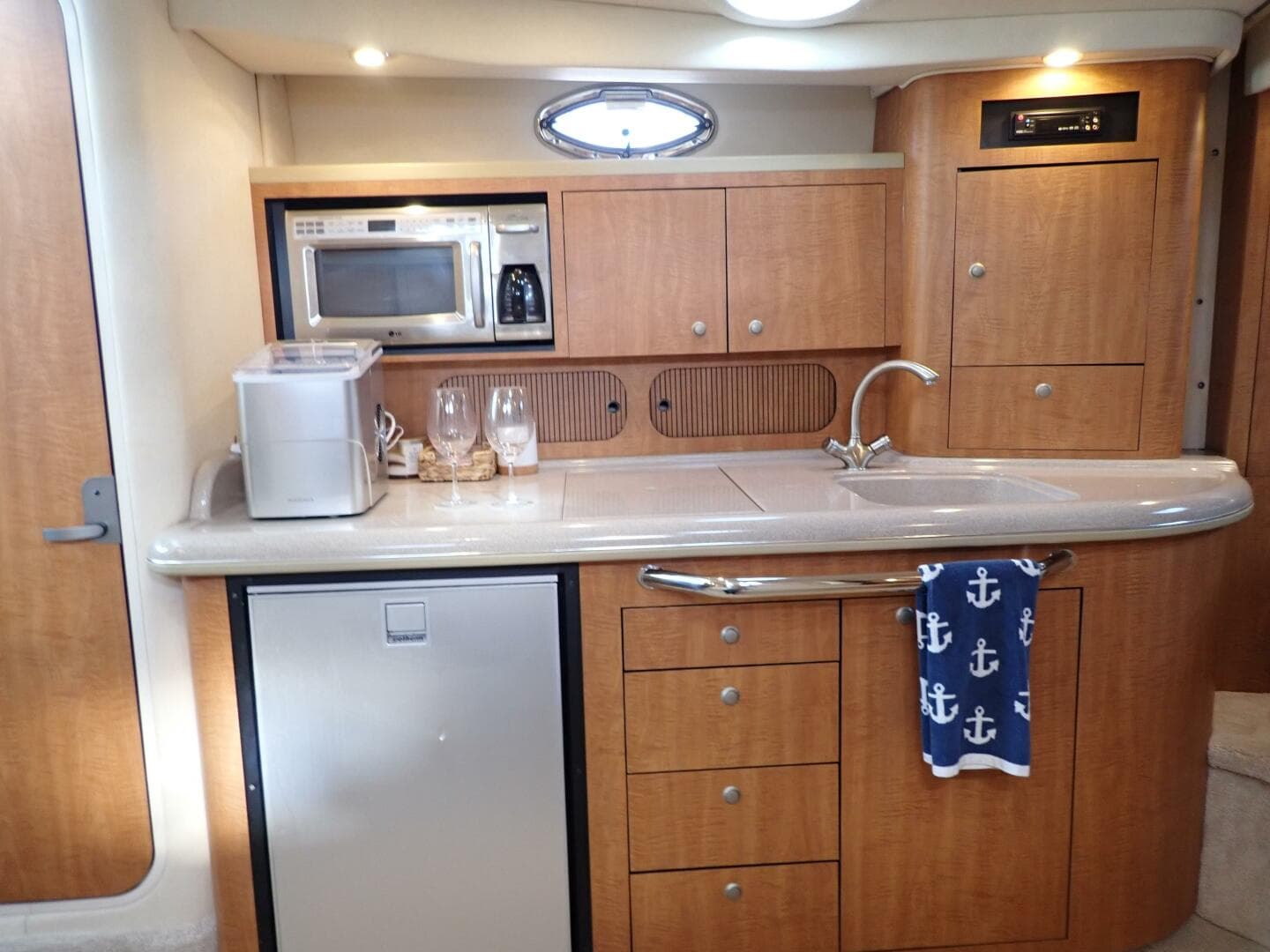 2006 Sea Ray 340 Sundancer — photo 22