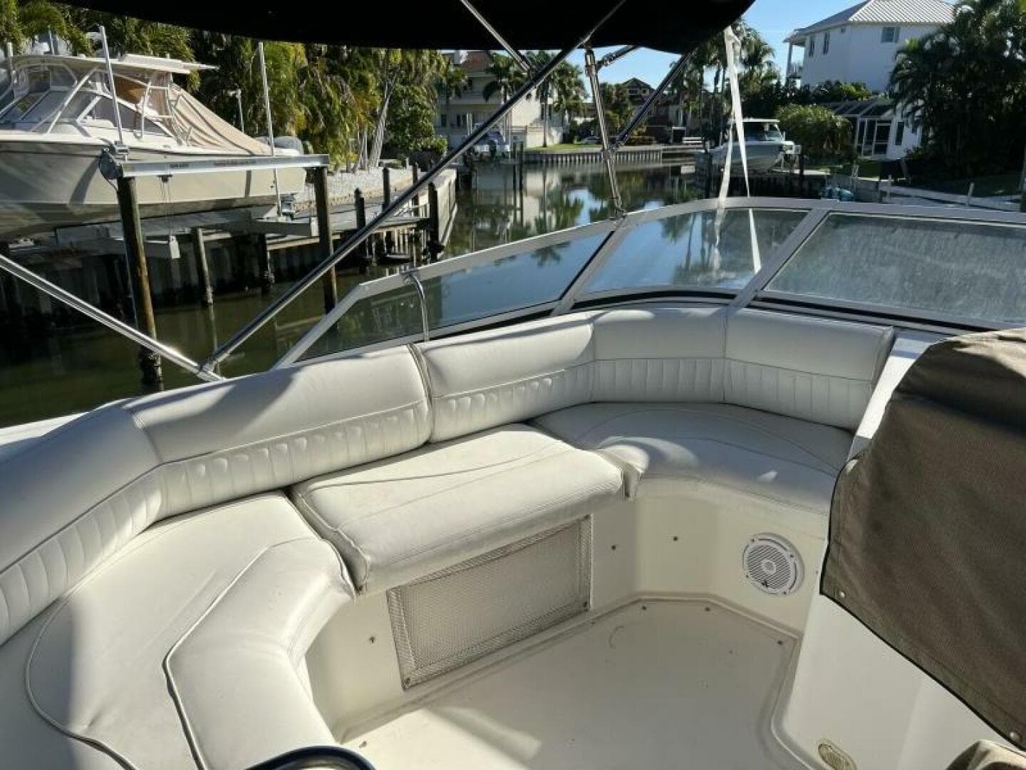 2004 Cruisers Yachts — photo 11