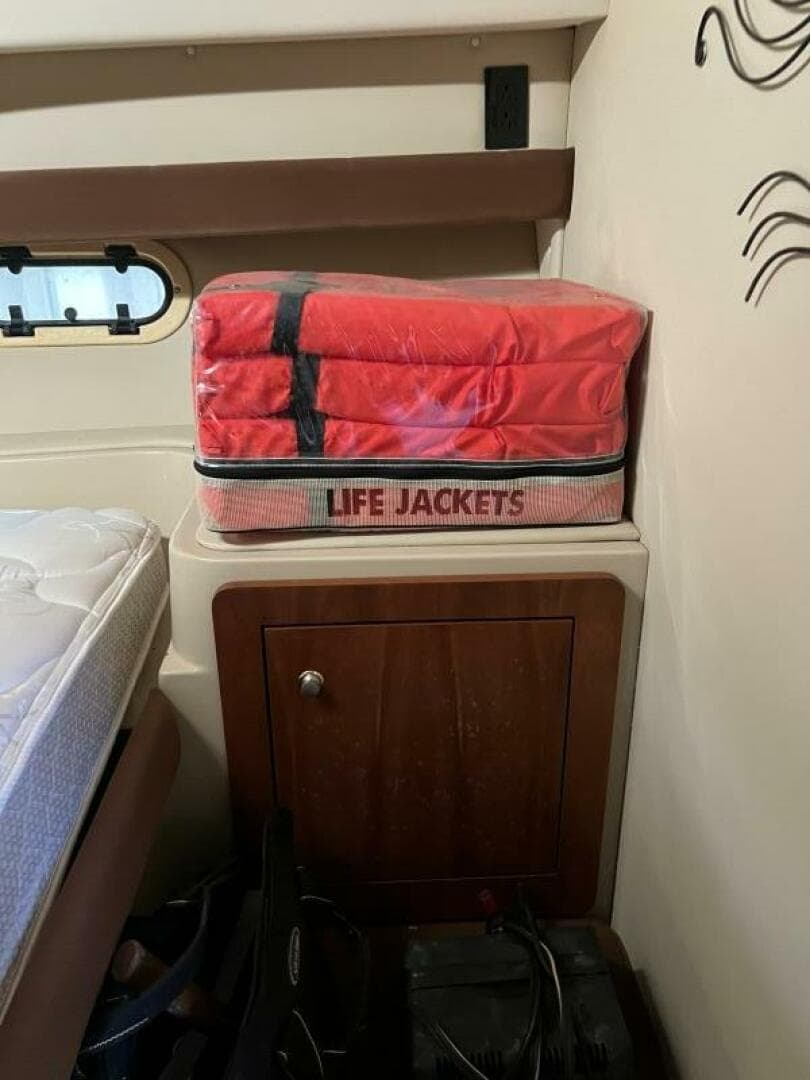 2004 Cruisers Yachts — photo 18