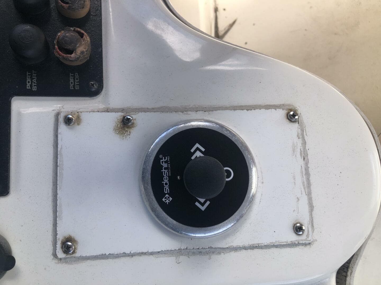 2004 Cruisers Yachts — photo 41