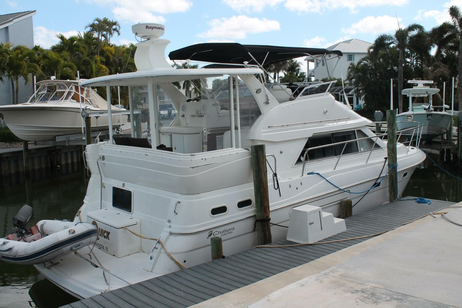 2004 Cruisers Yachts — photo 3