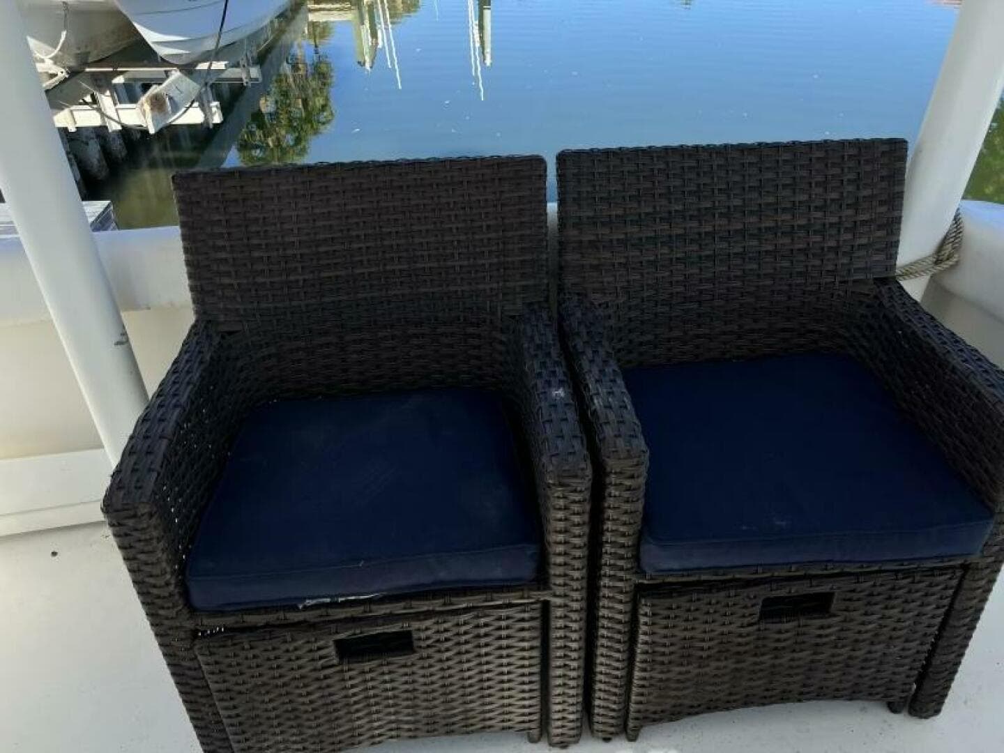 2004 Cruisers Yachts — photo 13