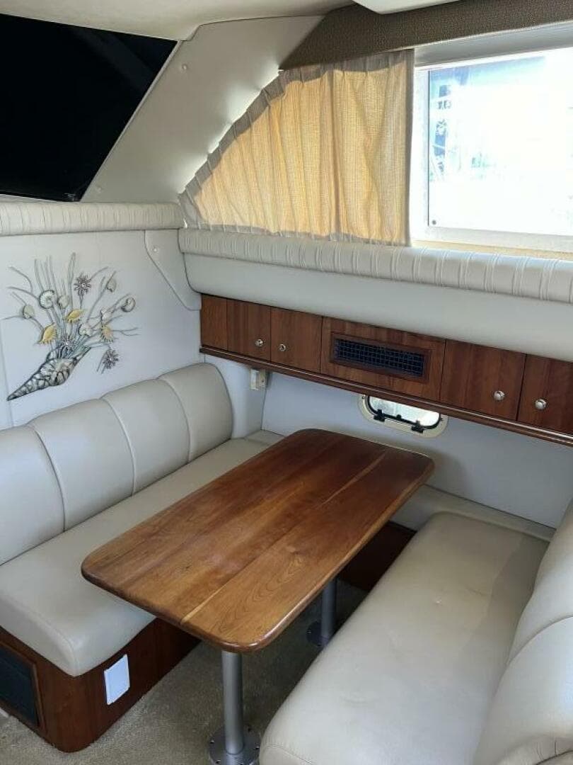 2004 Cruisers Yachts — photo 21