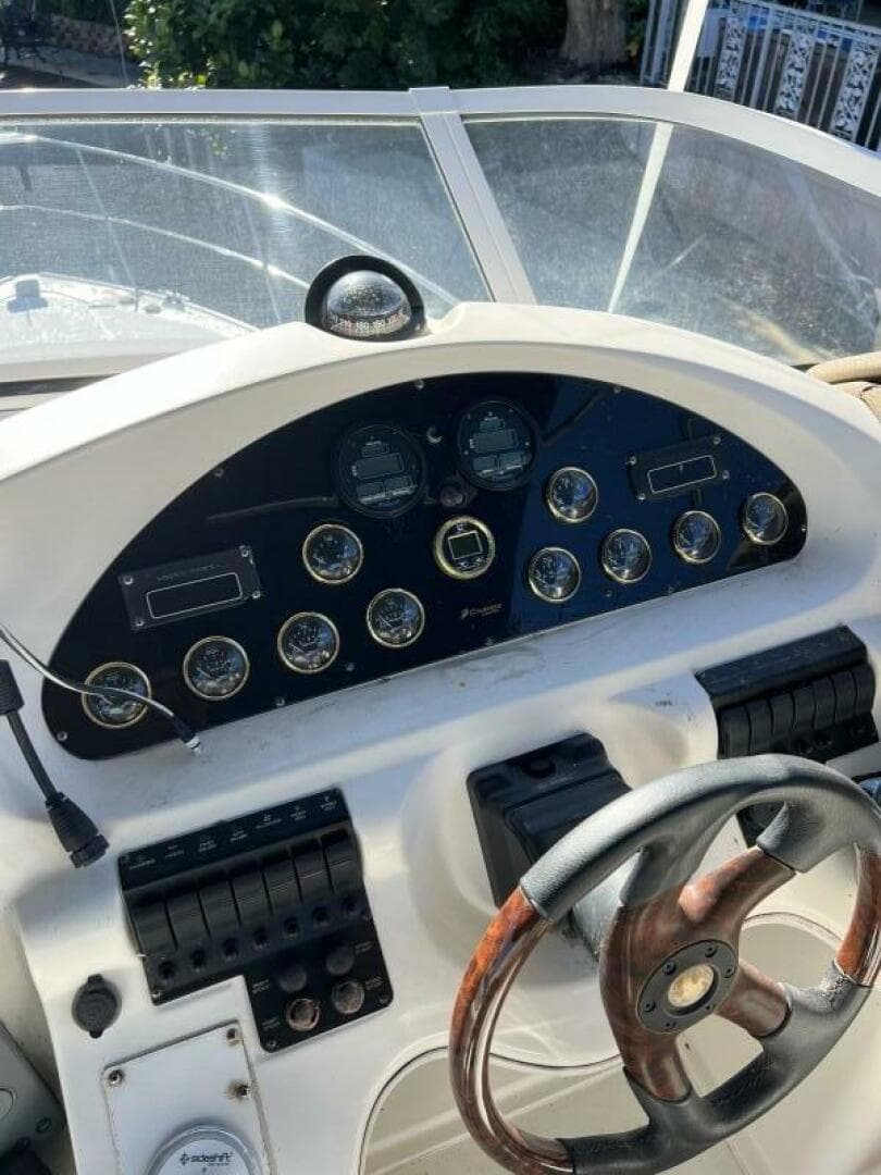 2004 Cruisers Yachts — photo 9