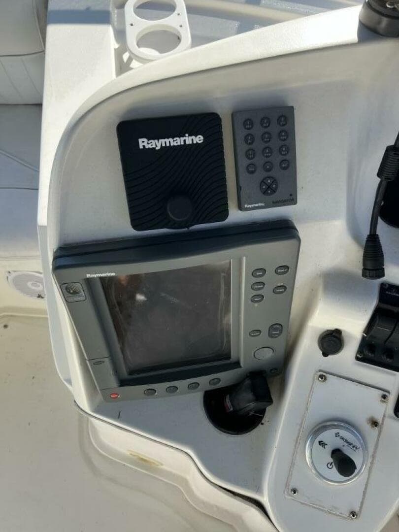 2004 Cruisers Yachts — photo 8