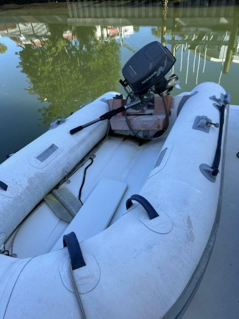 2004 Cruisers Yachts — photo 36