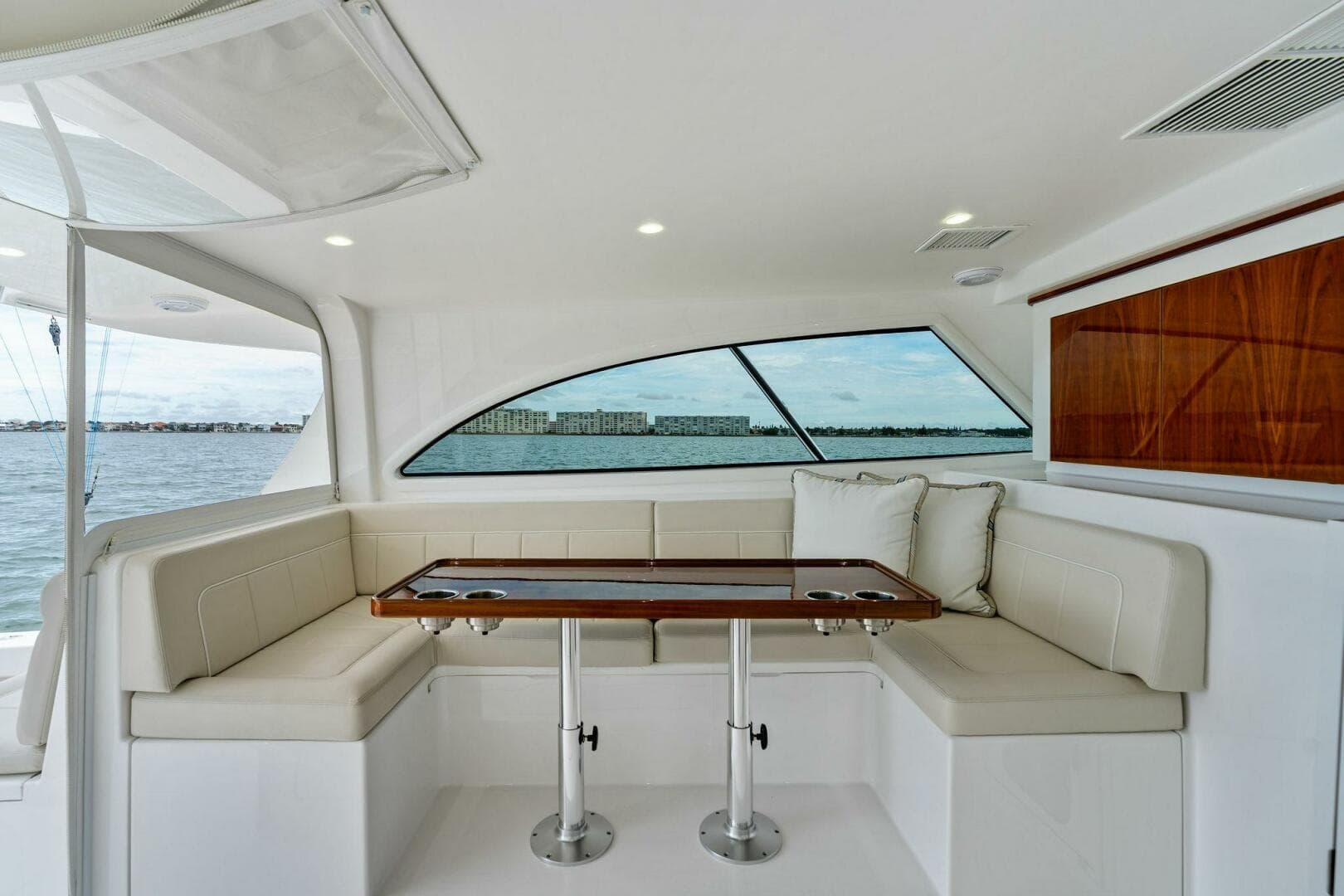2021 Viking 46 Billfish — photo 13