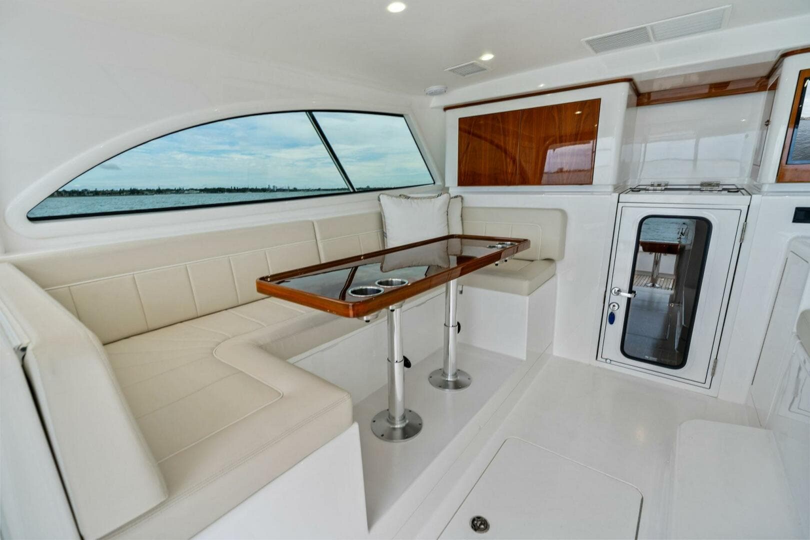 2021 Viking 46 Billfish — photo 12