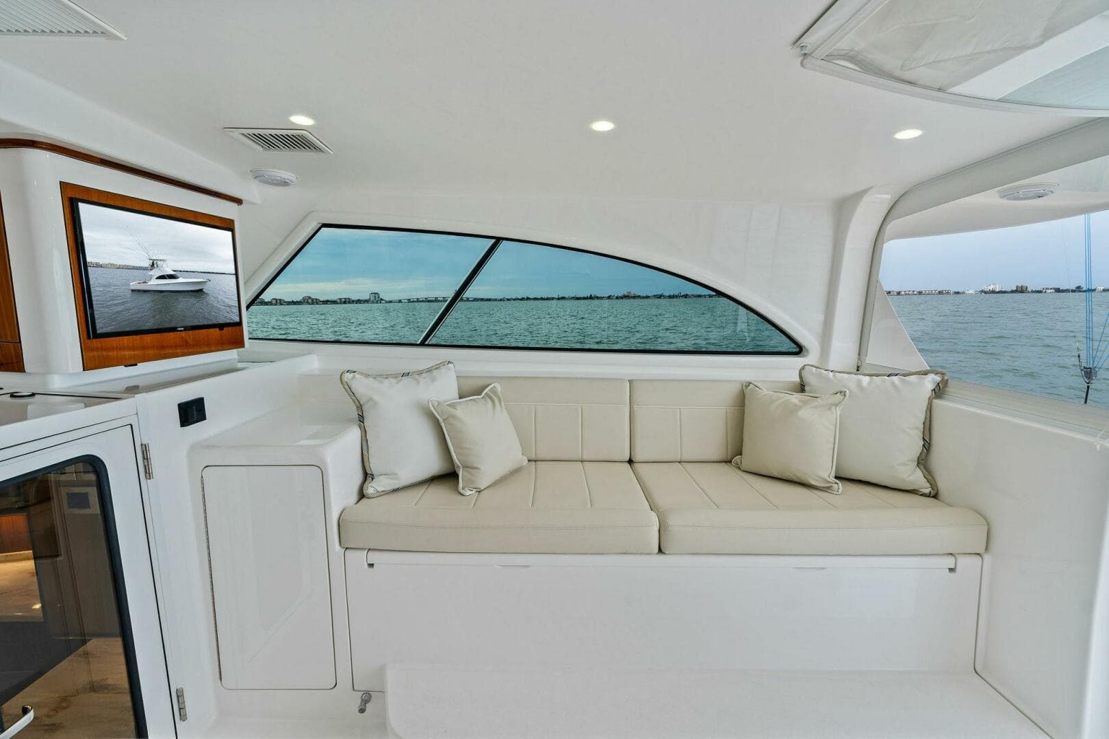 2021 Viking 46 Billfish — photo 14