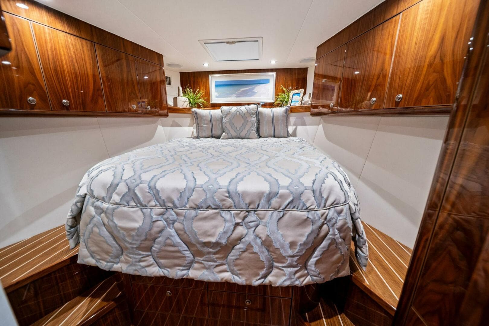 2021 Viking 46 Billfish — photo 5