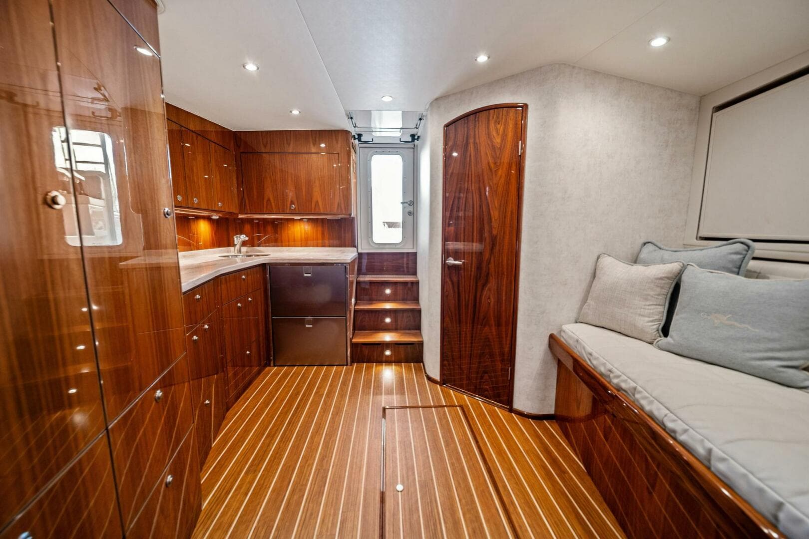 2021 Viking 46 Billfish — photo 55