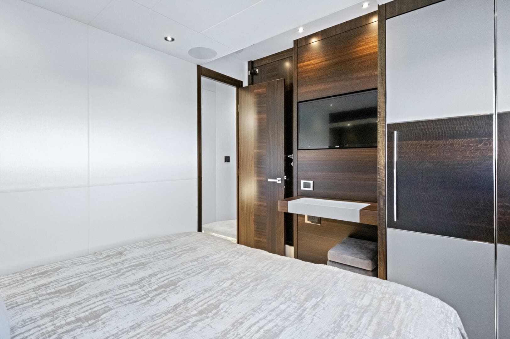 2024 Sunseeker 76 Yacht — photo 80