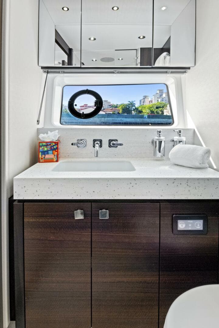 2024 Sunseeker 76 Yacht — photo 76