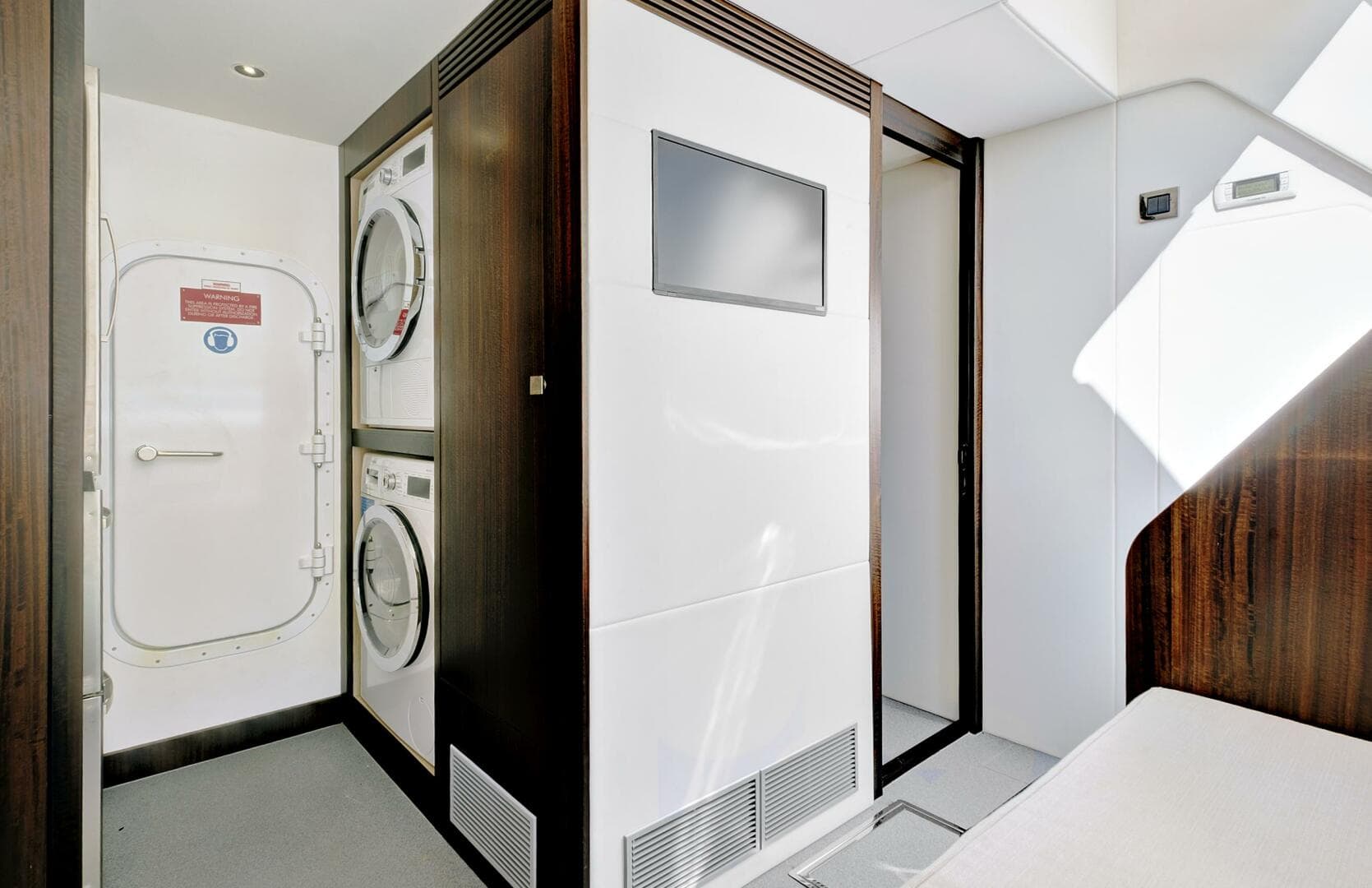 2024 Sunseeker 76 Yacht — photo 59