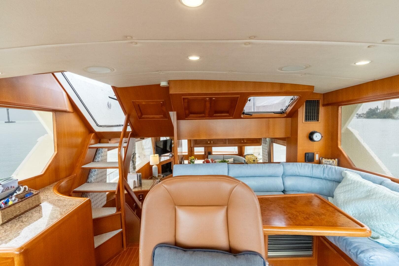 2005 Offshore Yachts Pilothouse — photo 9