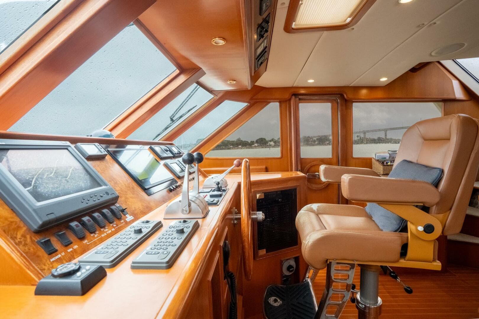 2005 Offshore Yachts Pilothouse — photo 10