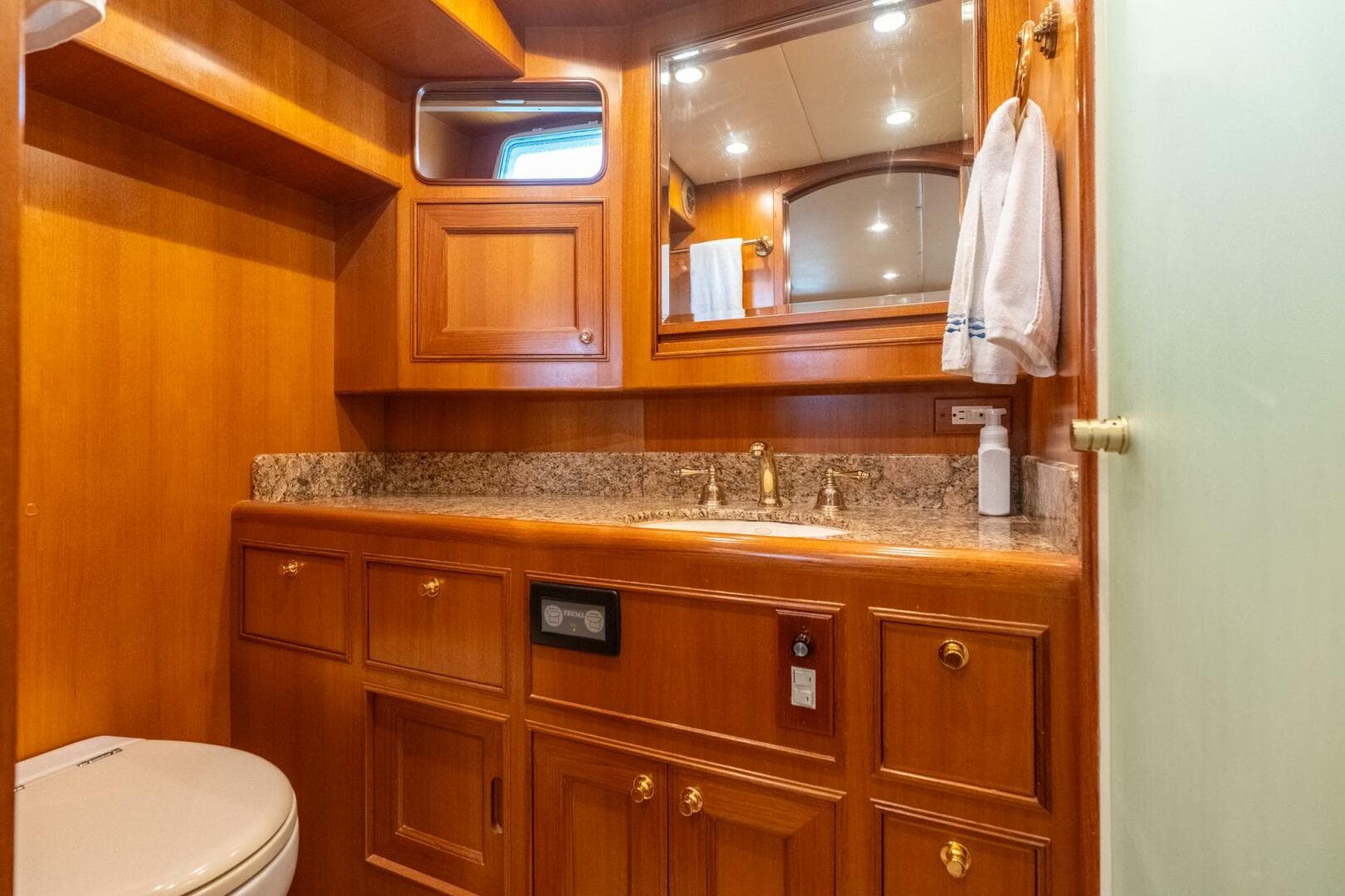 2005 Offshore Yachts Pilothouse — photo 14
