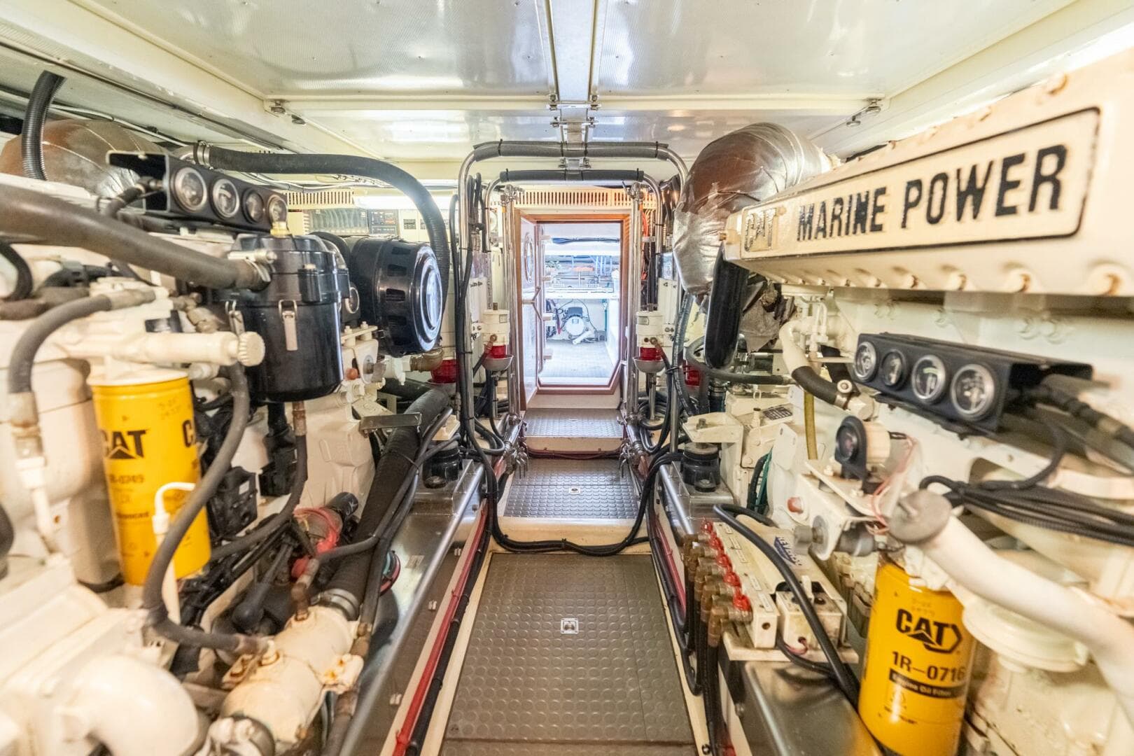 2005 Offshore Yachts Pilothouse — photo 25