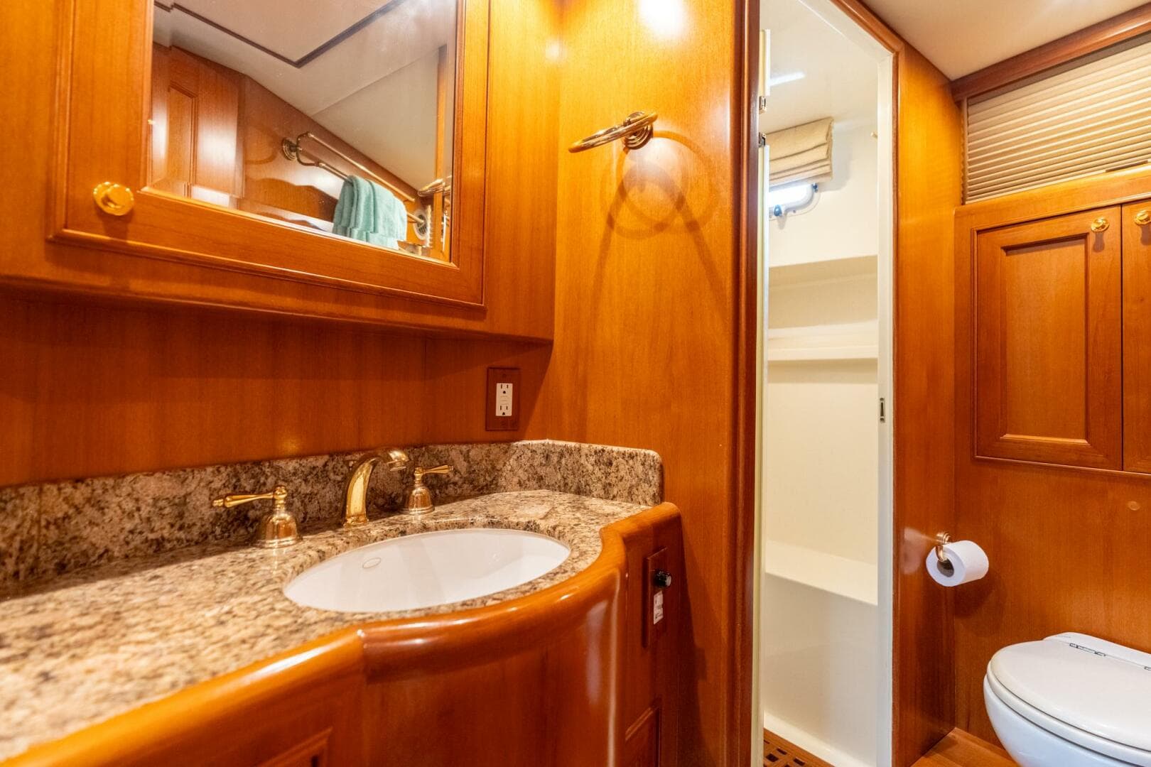 2005 Offshore Yachts Pilothouse — photo 16