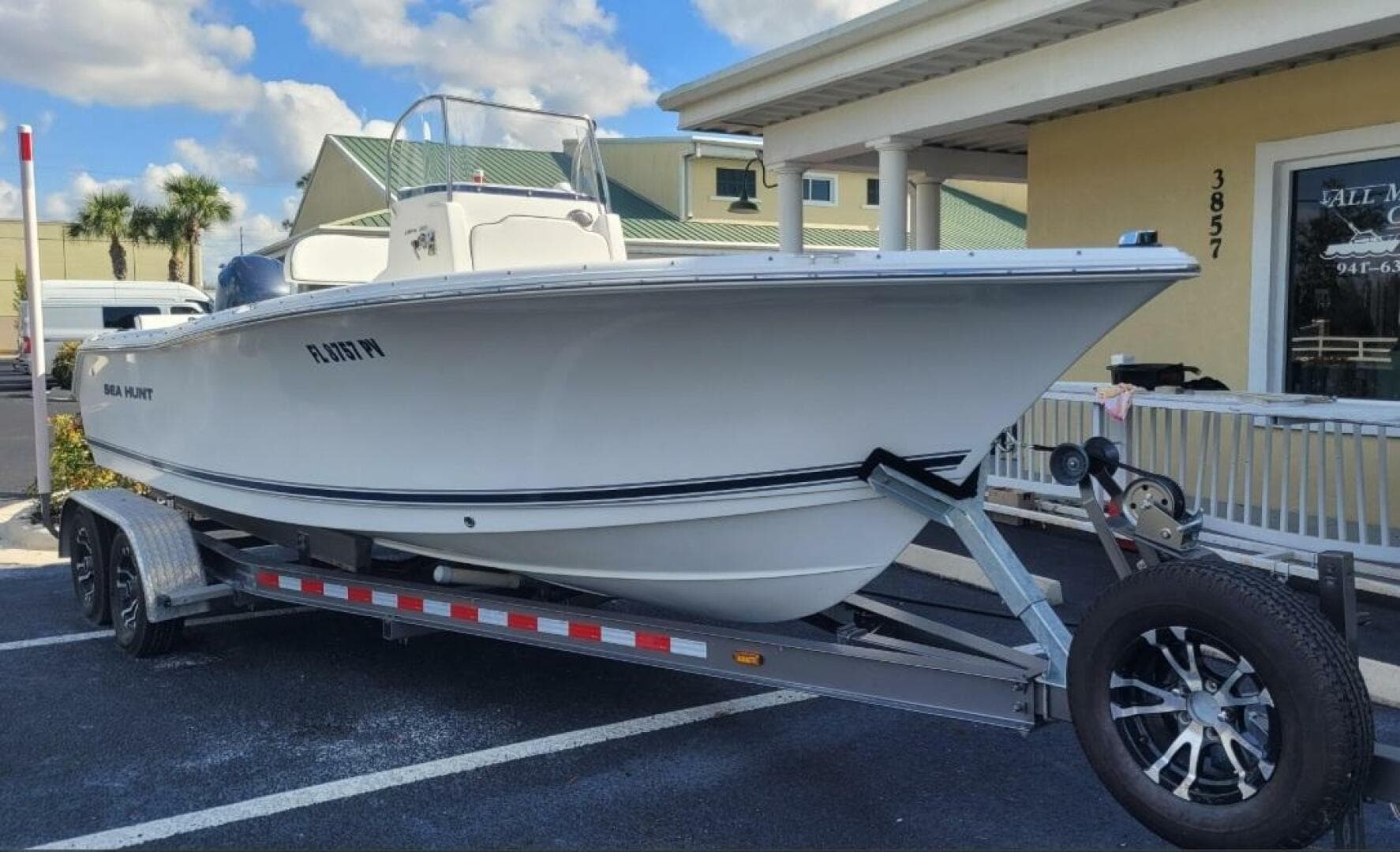 2015 Sea Hunt Ultra 211 — photo 2