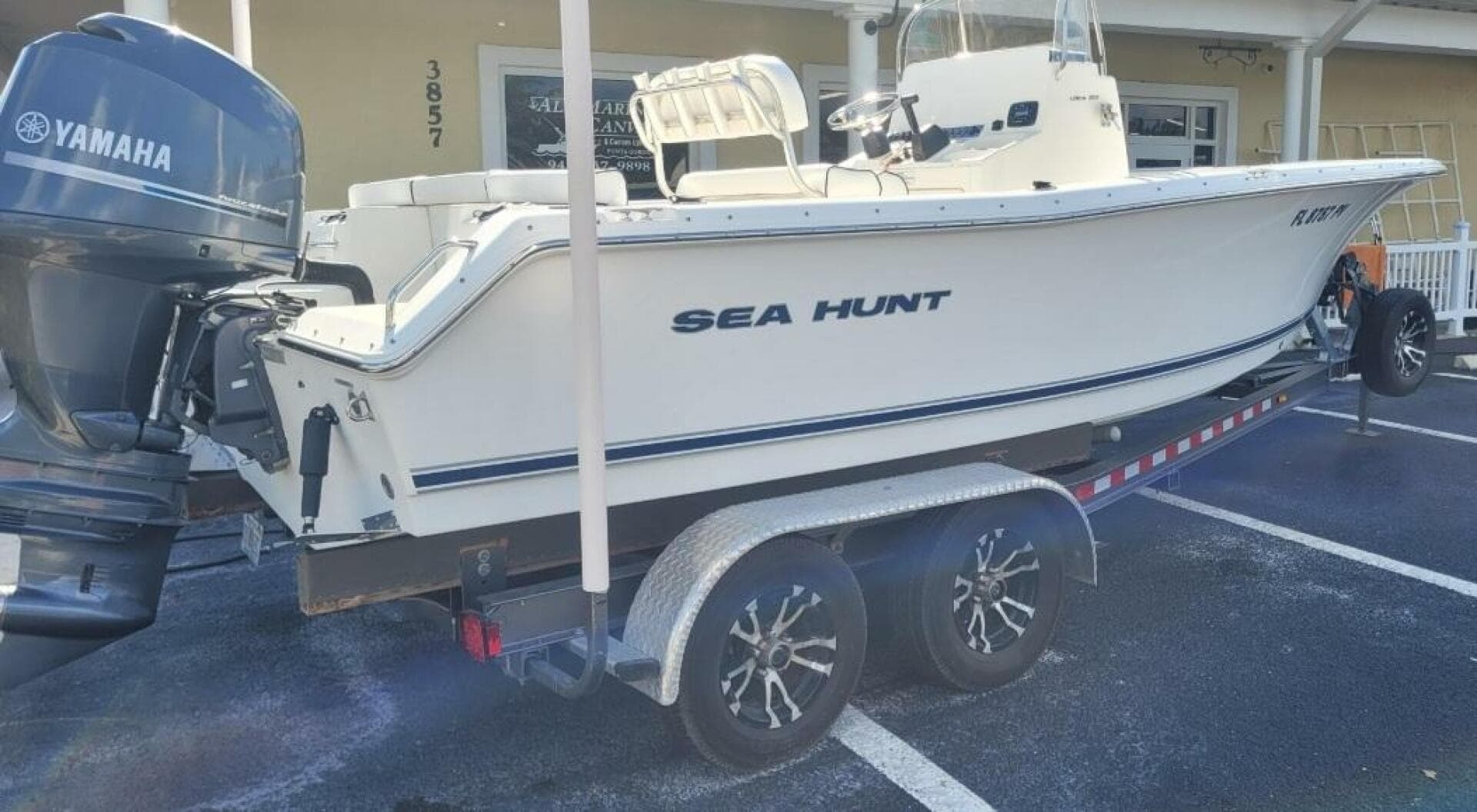 2015 Sea Hunt Ultra 211 — photo 3