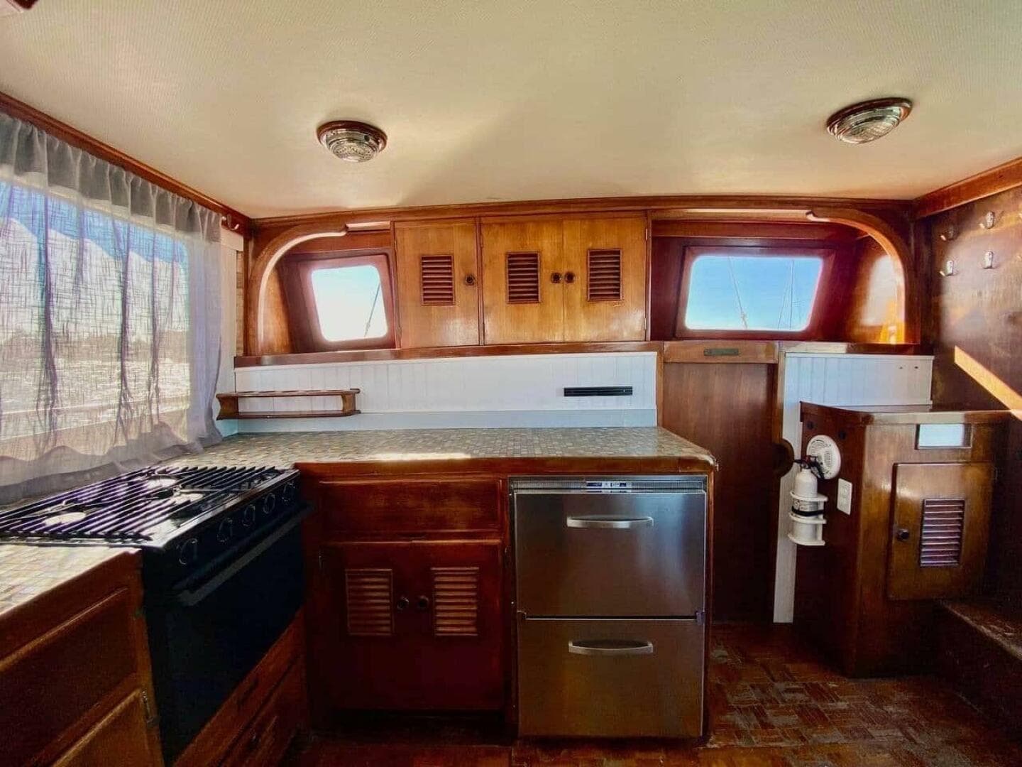 1977 Marine Trader 40 Double Cabin — photo 6