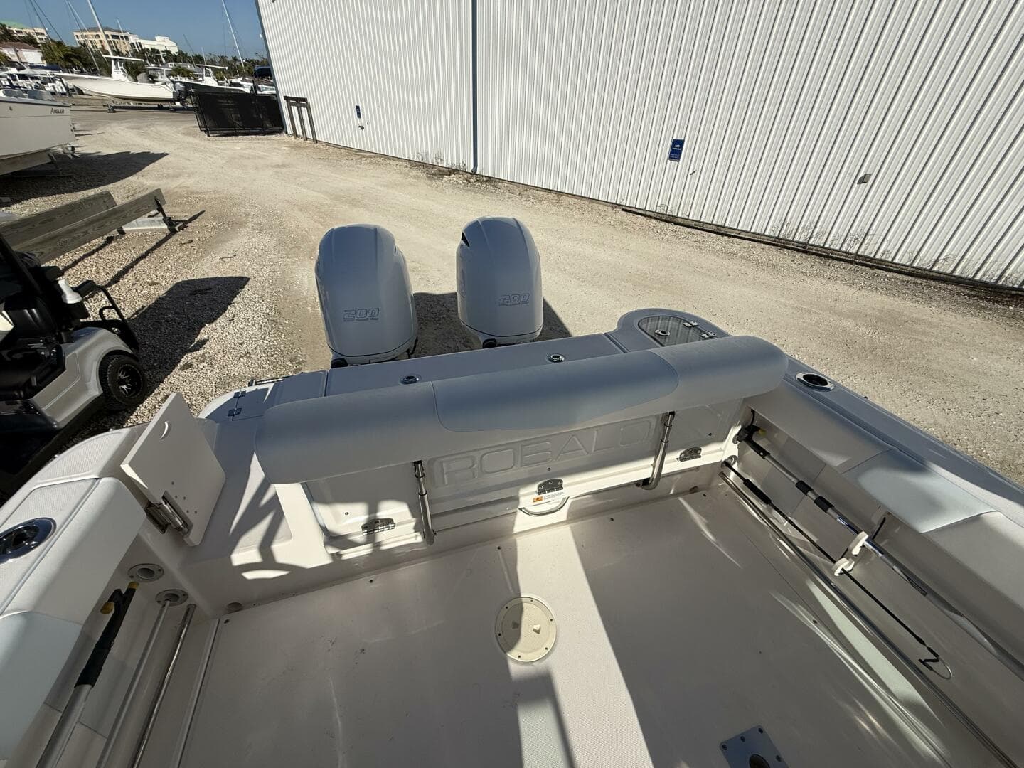 2018 Robalo — photo 13