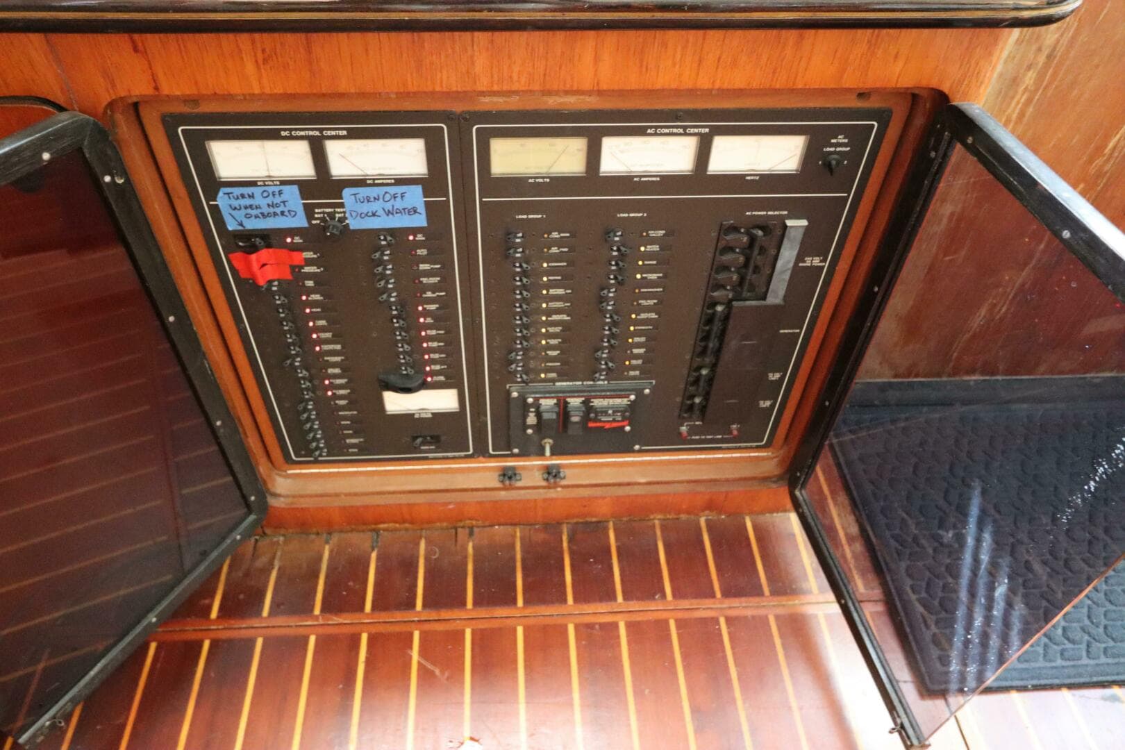 1991 Spectrum 48 Convertible — photo 19