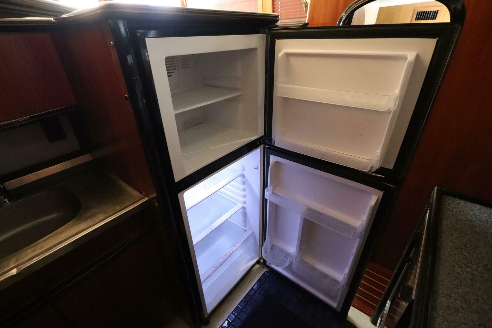 1991 Spectrum 48 Convertible — photo 26