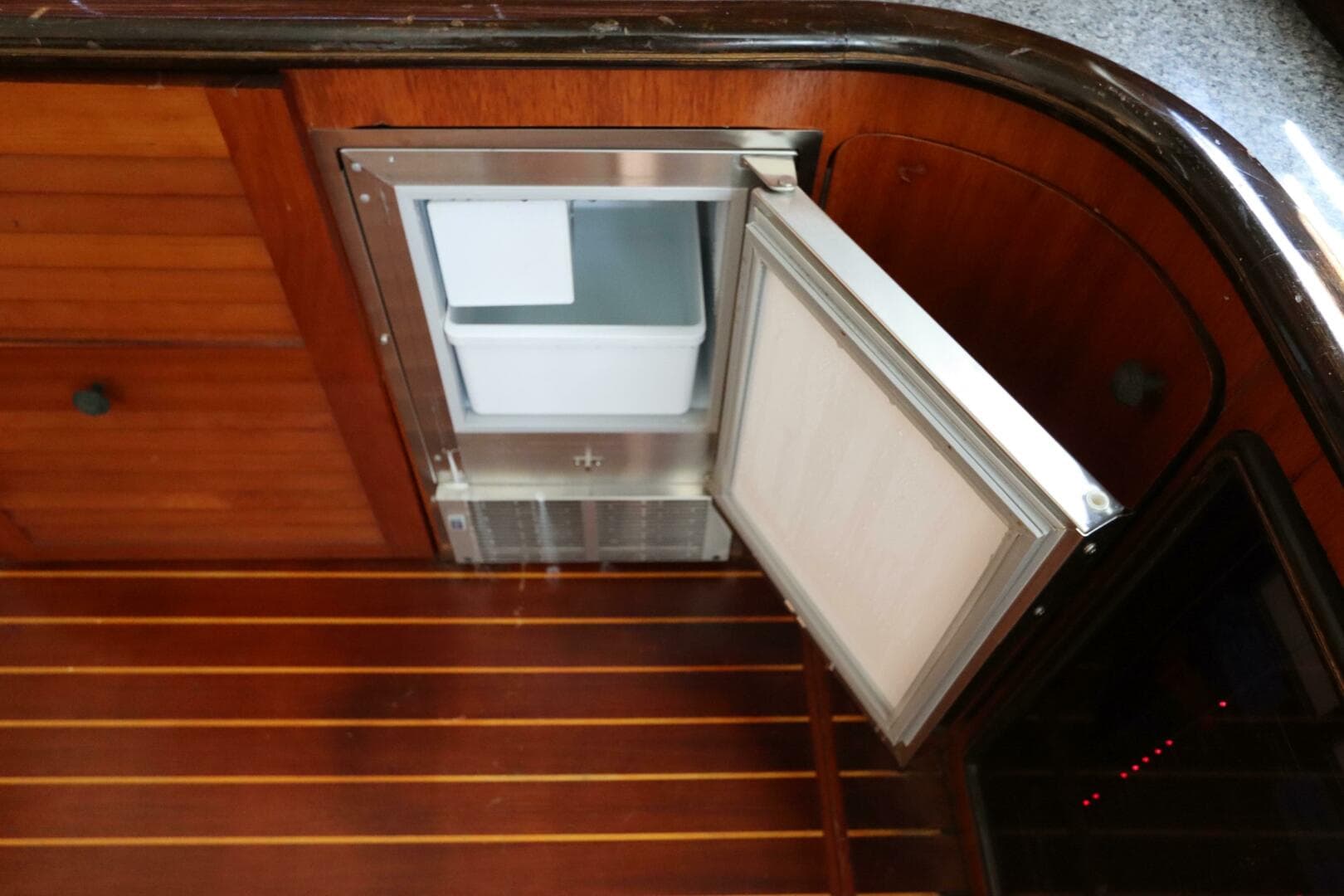 1991 Spectrum 48 Convertible — photo 18