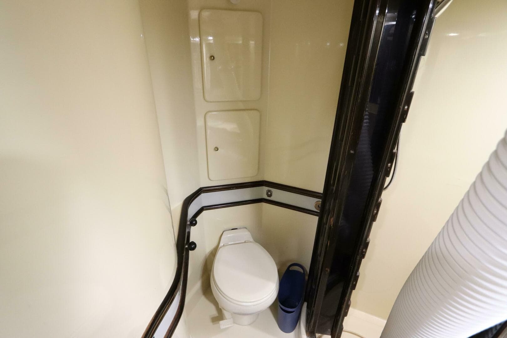 1991 Spectrum 48 Convertible — photo 38