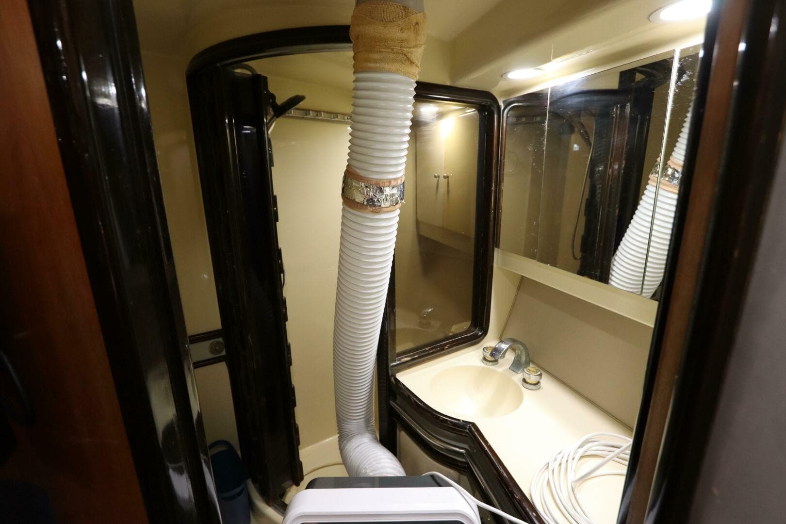 1991 Spectrum 48 Convertible — photo 37