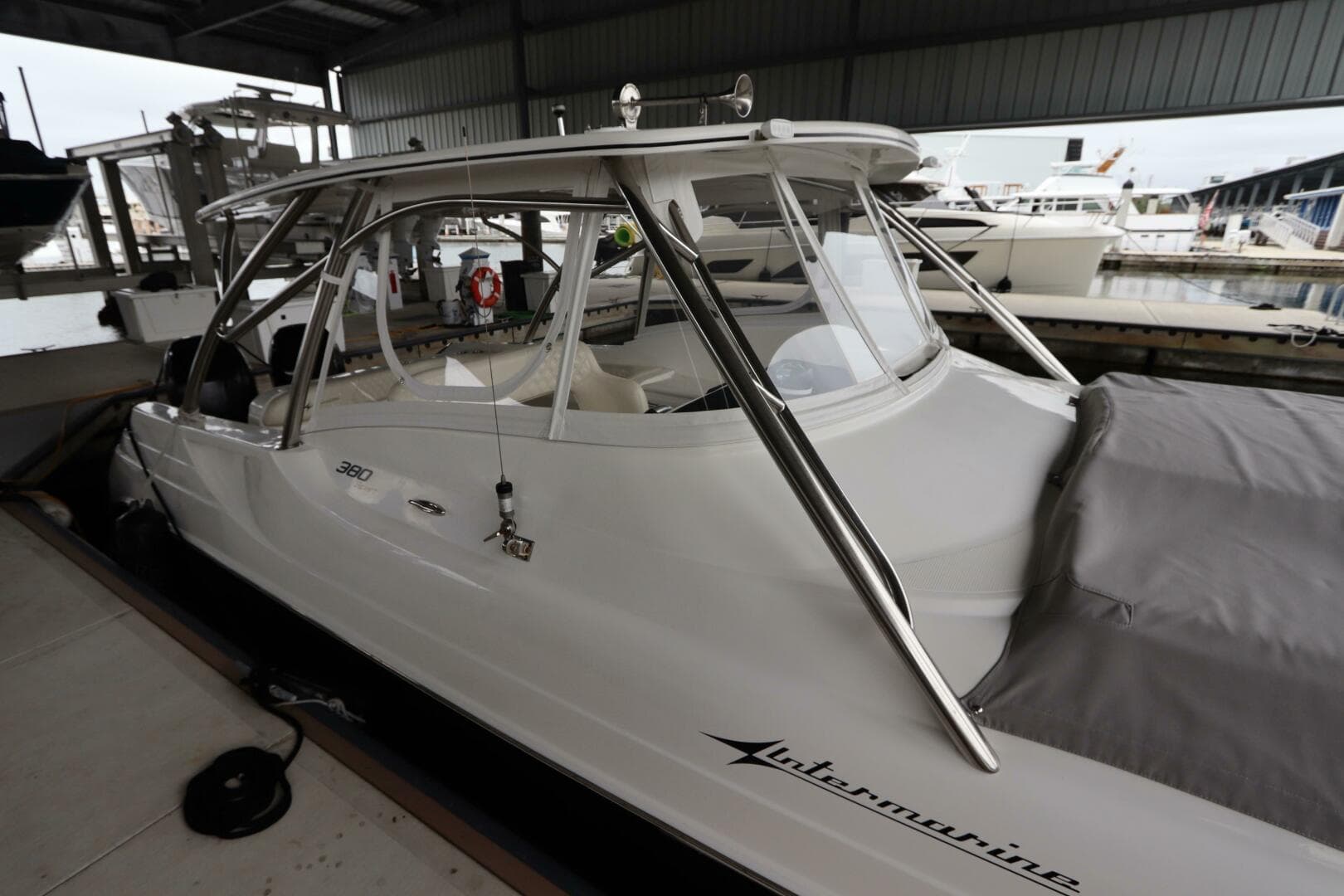 2014 Intermarine 380 Sport — photo 9
