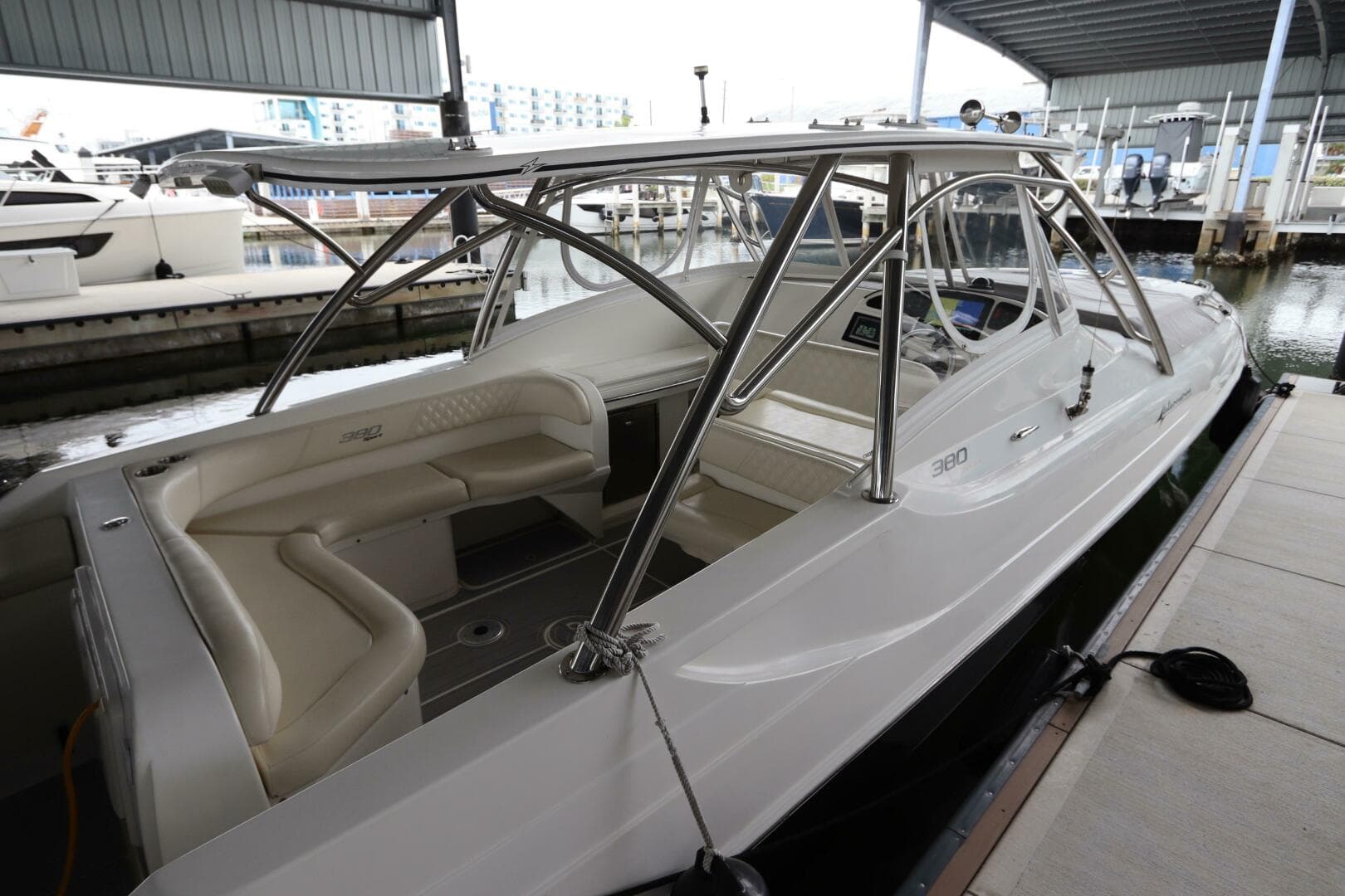2014 Intermarine 380 Sport — photo 14