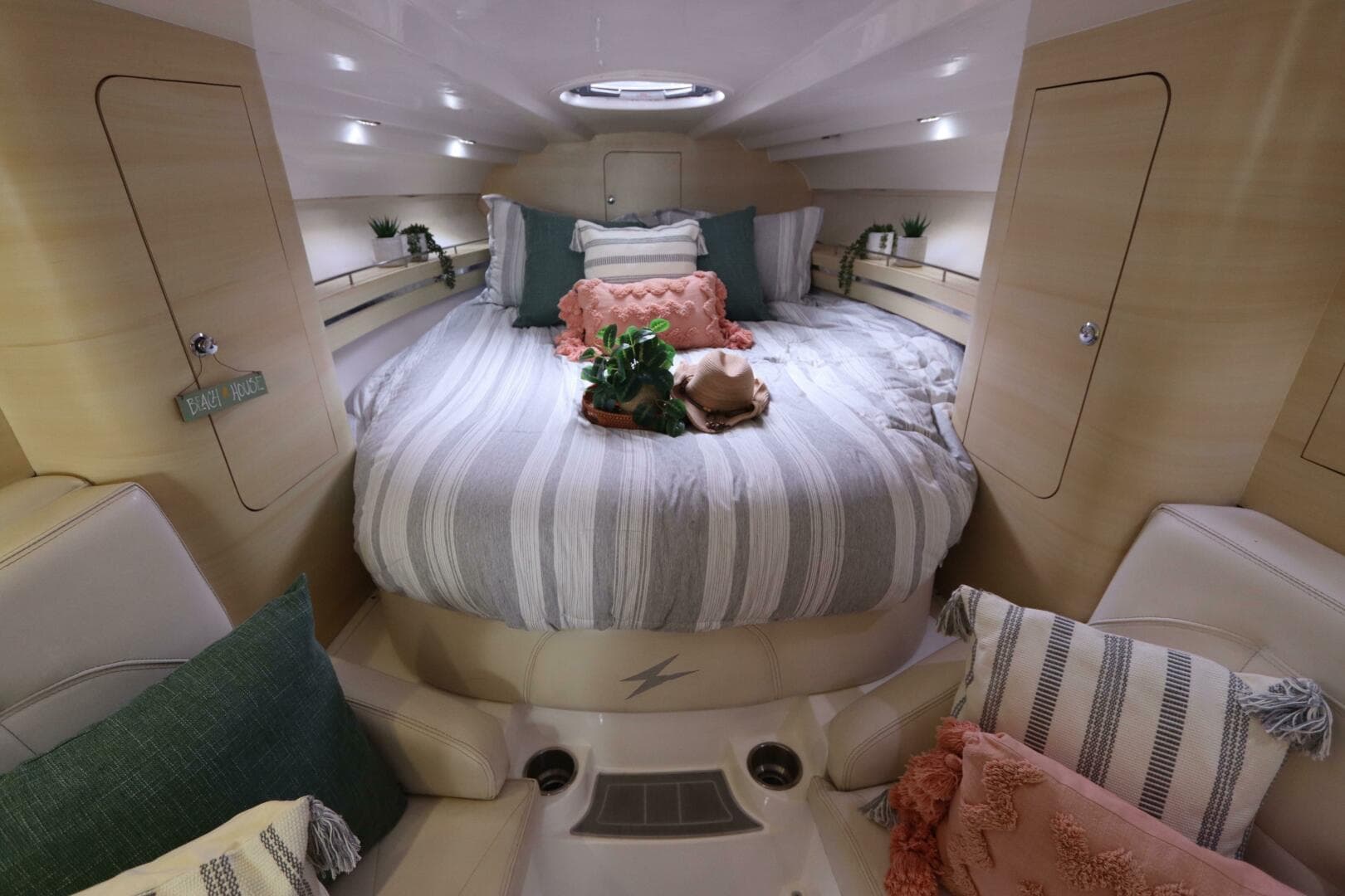 2014 Intermarine 380 Sport — photo 29