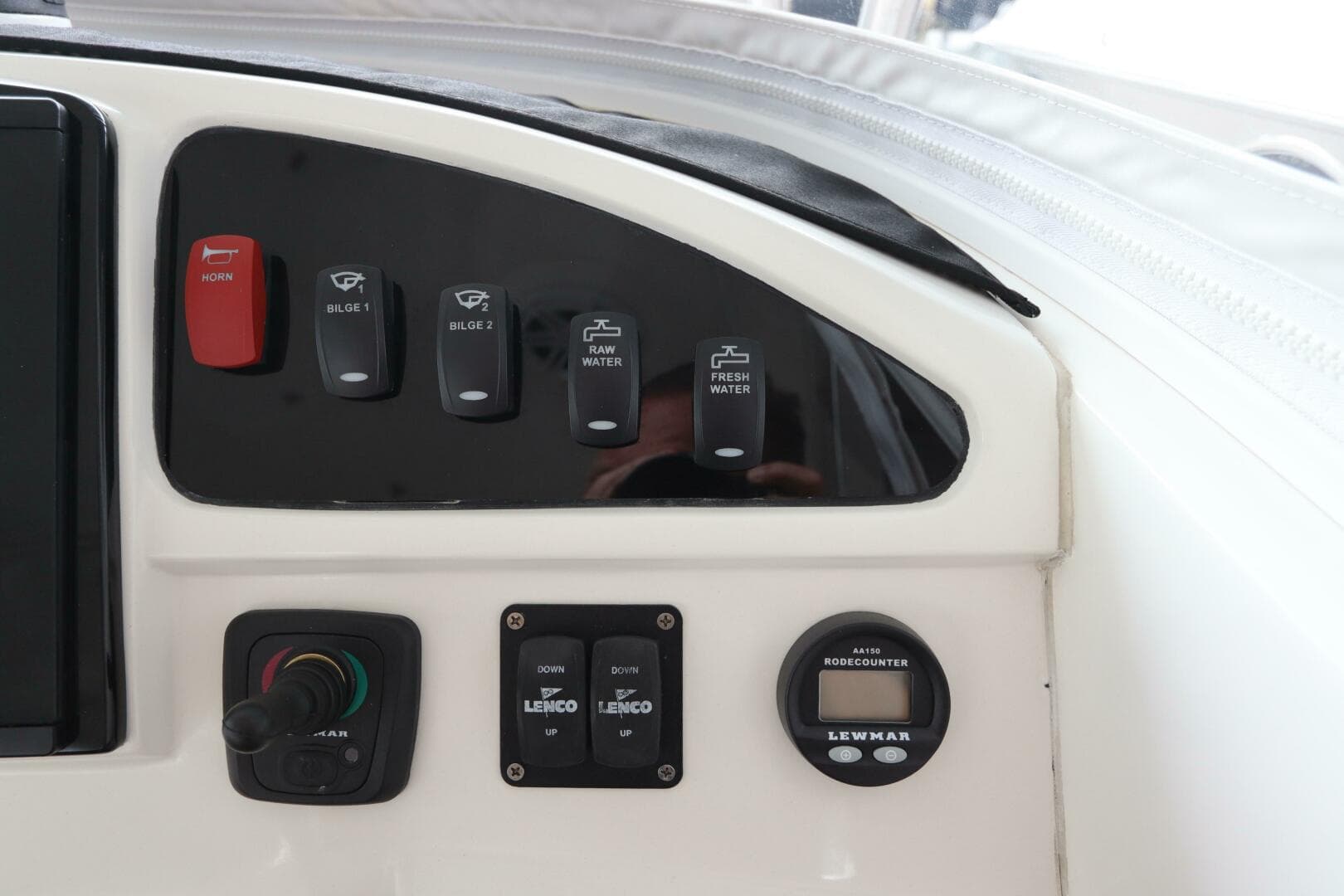 2014 Intermarine 380 Sport — photo 23