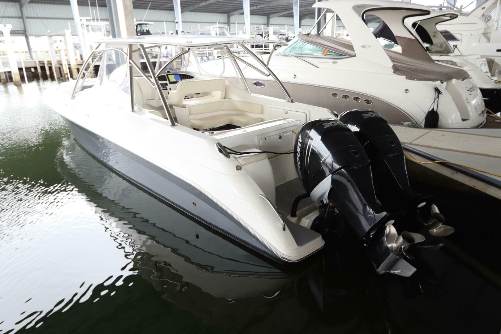 2014 Intermarine 380 Sport — photo 2