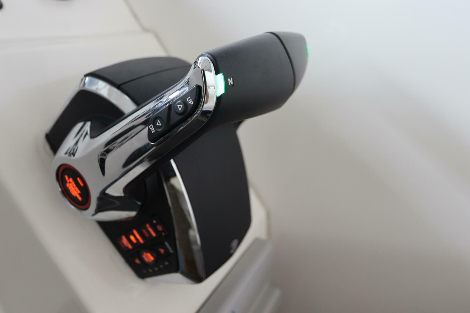 2014 Intermarine 380 Sport — photo 25