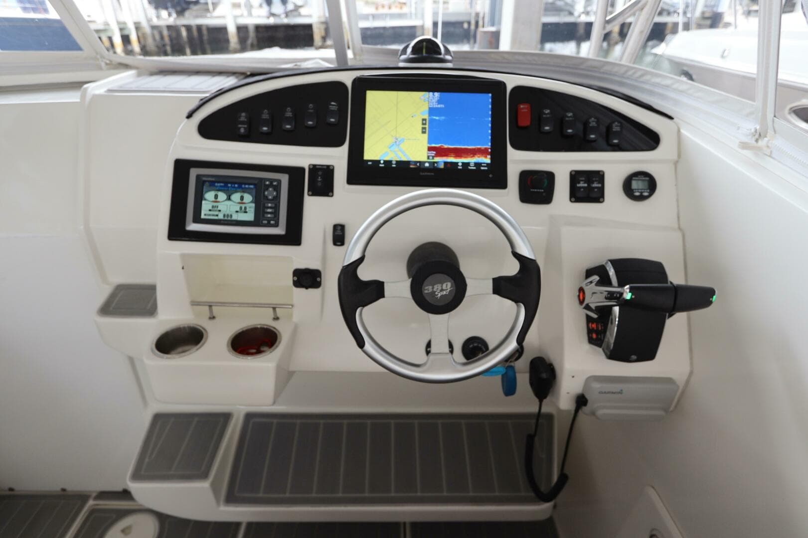 2014 Intermarine 380 Sport — photo 20
