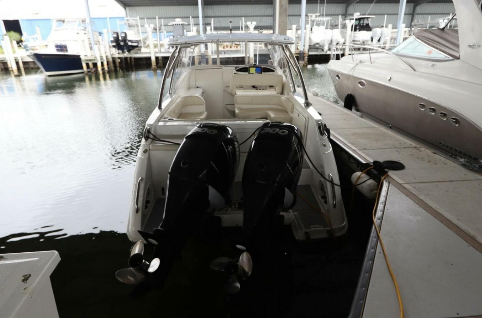 2014 Intermarine 380 Sport — photo 3
