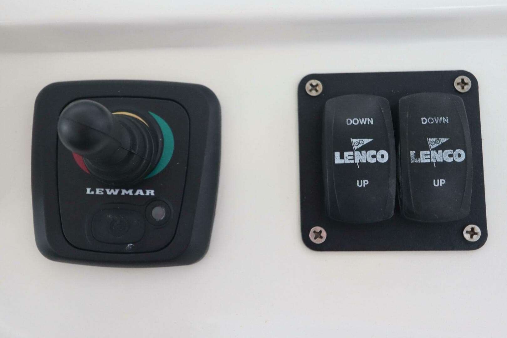 2014 Intermarine 380 Sport — photo 24