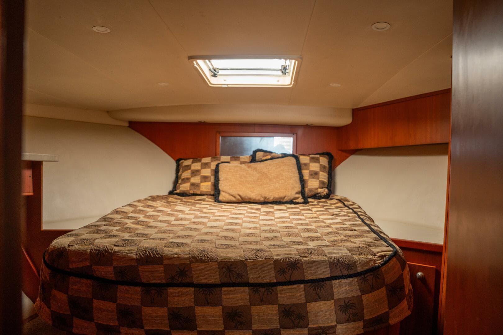 2004 Luhrs Convertible — photo 31