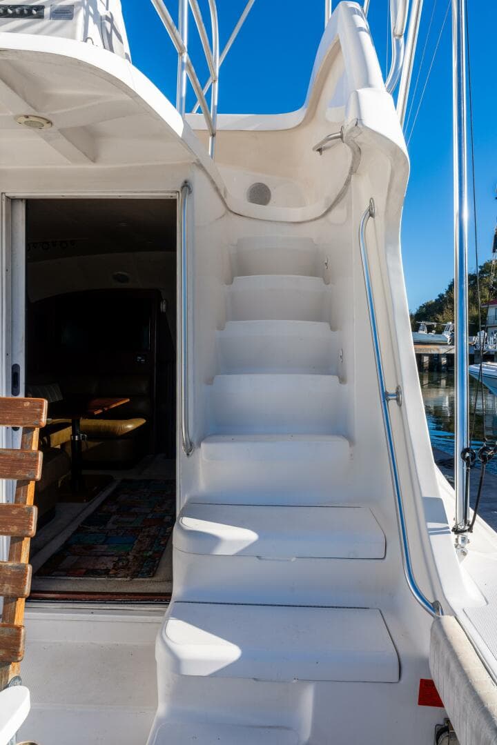 2004 Luhrs Convertible — photo 12