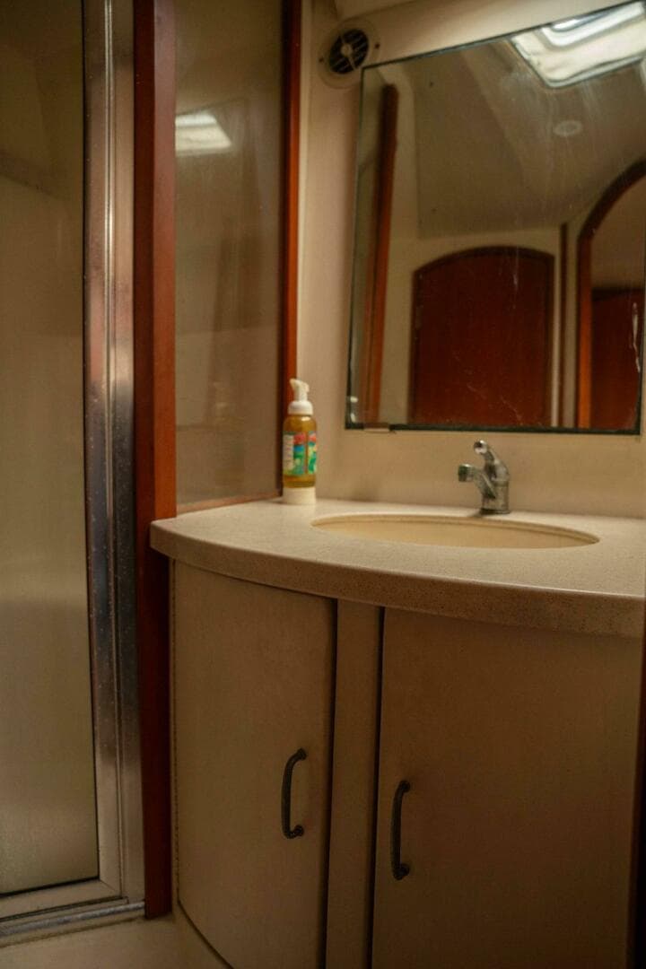 2004 Luhrs Convertible — photo 36