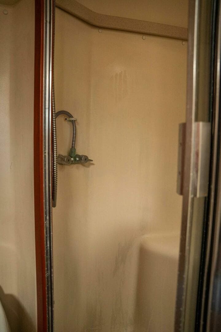 2004 Luhrs Convertible — photo 37