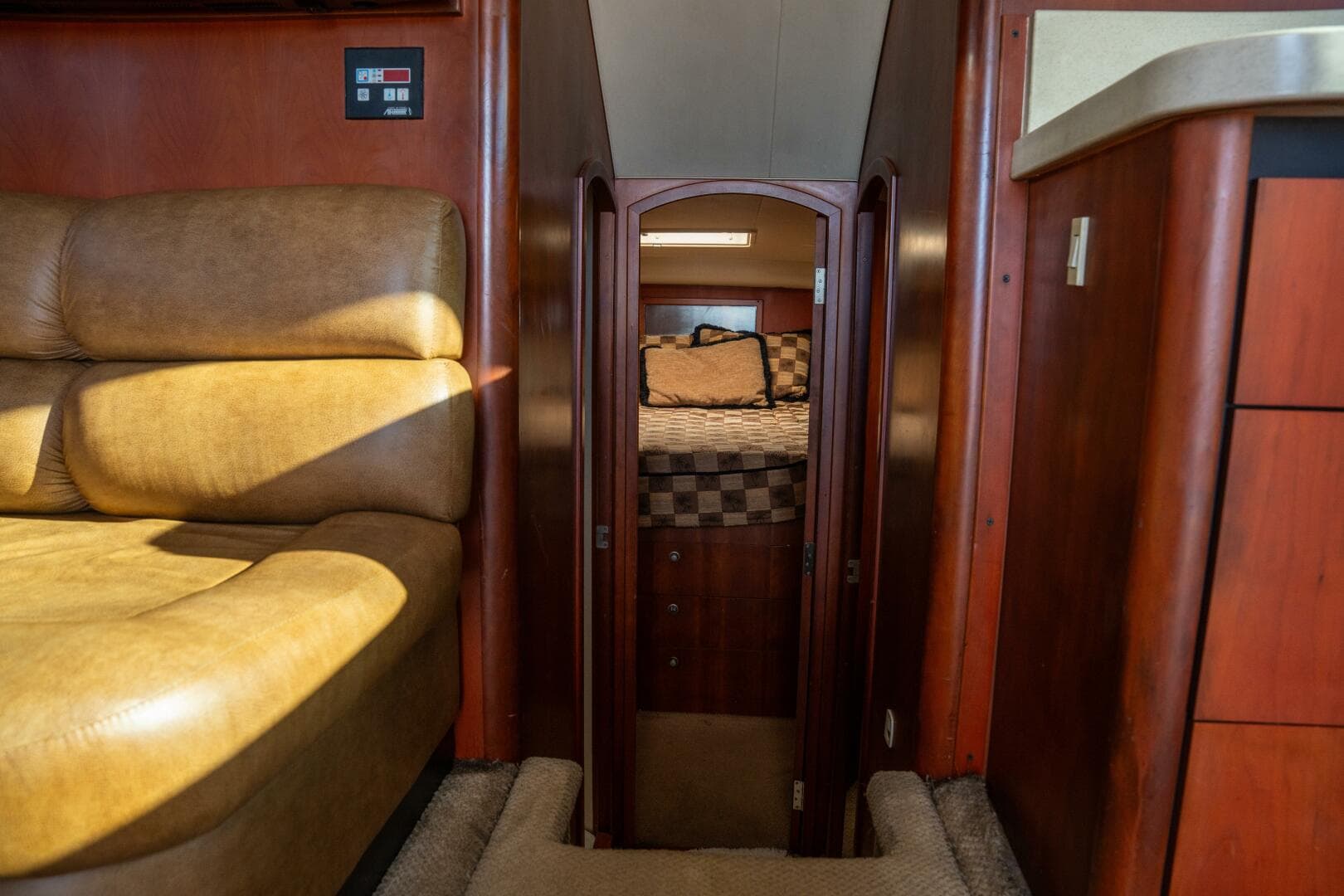 2004 Luhrs Convertible — photo 30