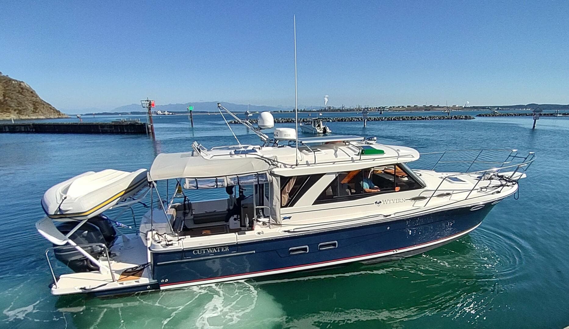 2020 Cutwater C-32 Coupe — photo 38