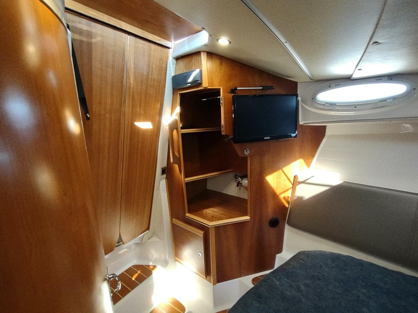 2020 Cutwater C-32 Coupe — photo 33